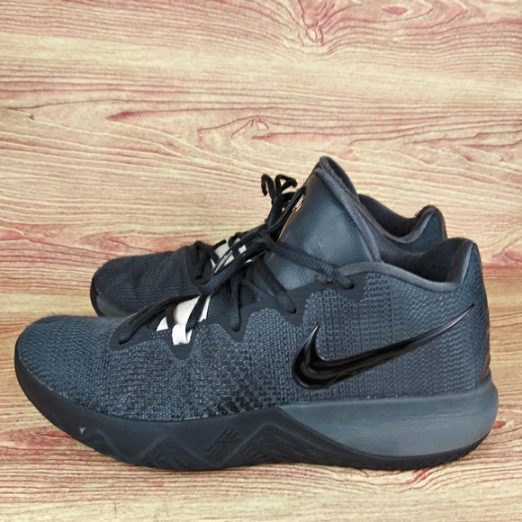 Nike Other - Nike Kyrie Irving Flytrap Basketball Sneakers 9.5